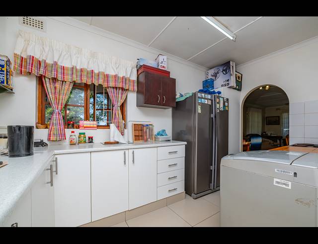 3 BEDROOM HOUSE TO LET IN CAVERSHAM GLEN